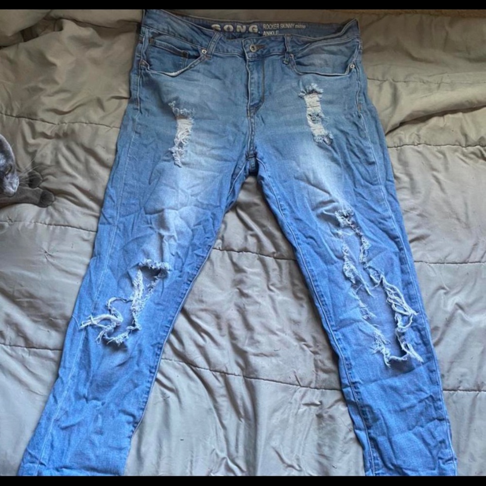 S.O.N.G rocker skinny midrise jeans. SIZE IS WOMENS 13.